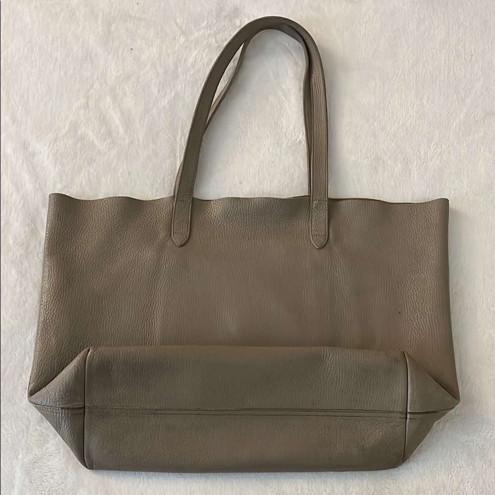 Cuyana Classic Leather Tote